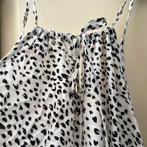 White/black animal print faux wrap V bodice elastic tie waist lined romper. Med - Picture 6 of 8